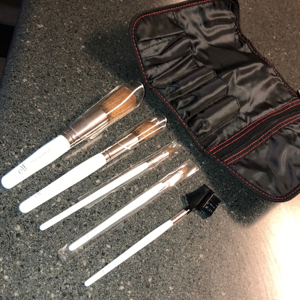 Elf makeup brush set with carrying case